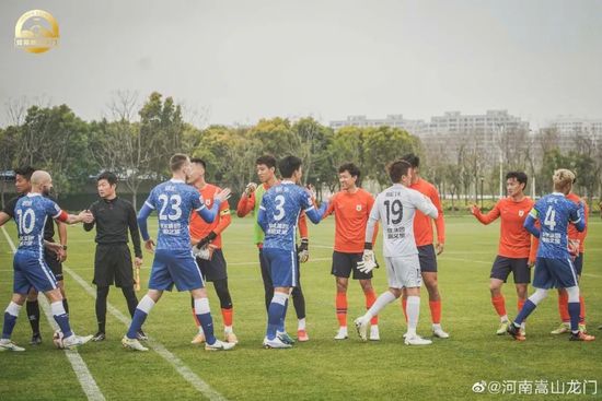 主演新剧《肯尼迪》聚焦著名政治家族 2 堪比时装周!