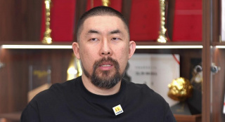 “小雀斑”埃迪新戏变身霍金 相像程度引人惊叹 2013-10-21 当地时间10月19日，《万物理论》（暂译名）（The Theory of Everything: The Story of Stephen Hawking）在英国某海岸拍摄，主演埃迪·雷德梅恩、菲丽 埃迪·法可成熟性感 2010-08-30 当地时间2010年8月29日，被称为“电视界奥斯卡”的第62届艾美奖颁奖典礼在美国纽约时代广场诺基亚剧院盛大举行，本届艾美奖入围者实力雄厚竞争激烈，红地毯上也是群星闪耀，星光熠熠。
